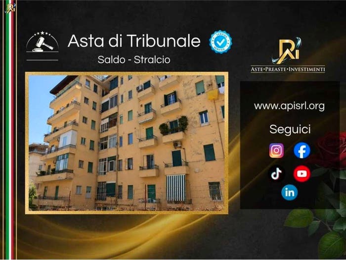 Appartamento trilocale in vendita in Via Aniello Falcone, Vomero Arenella, Napoli
