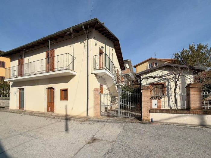Appartamento trilocale in vendita in Via Salaria Antica Est, Pile, L'Aquila