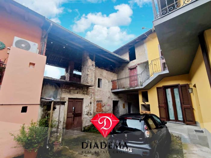 Casa quadrilocale in vendita in Via Laveno, Centro, Cittiglio