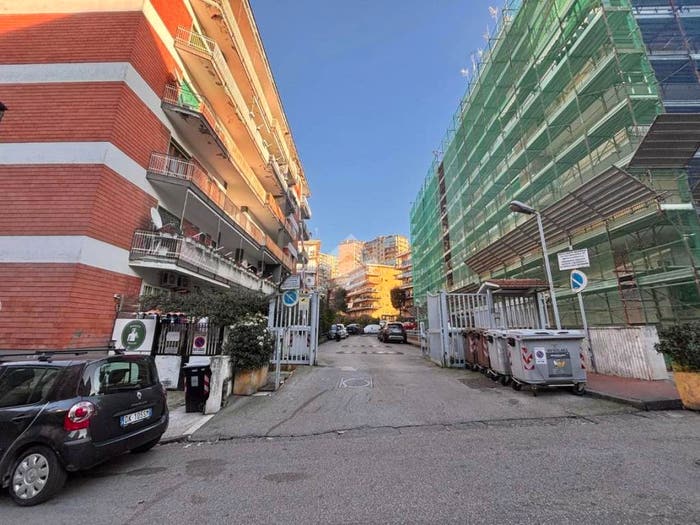 Appartamento quadrilocale in vendita in Via S Domenico, Vomero, Napoli