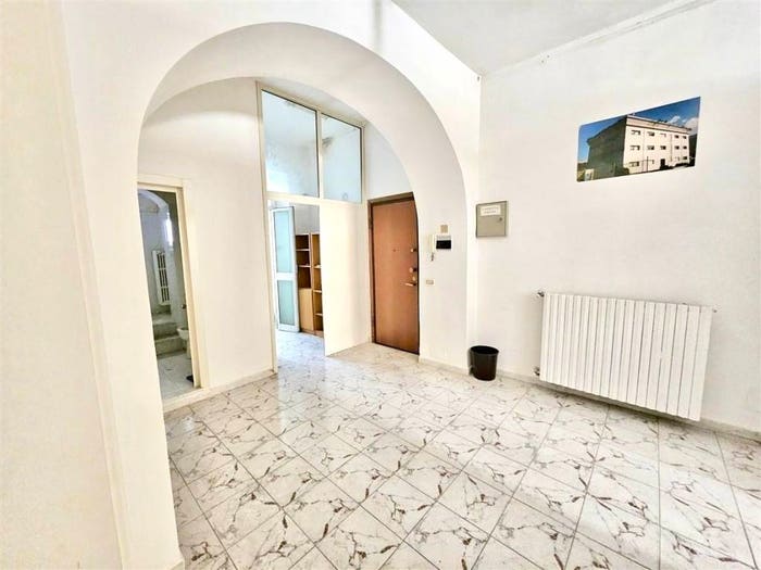 Appartamento quadrilocale in vendita in Piazza Aranci, Centro, Massa
