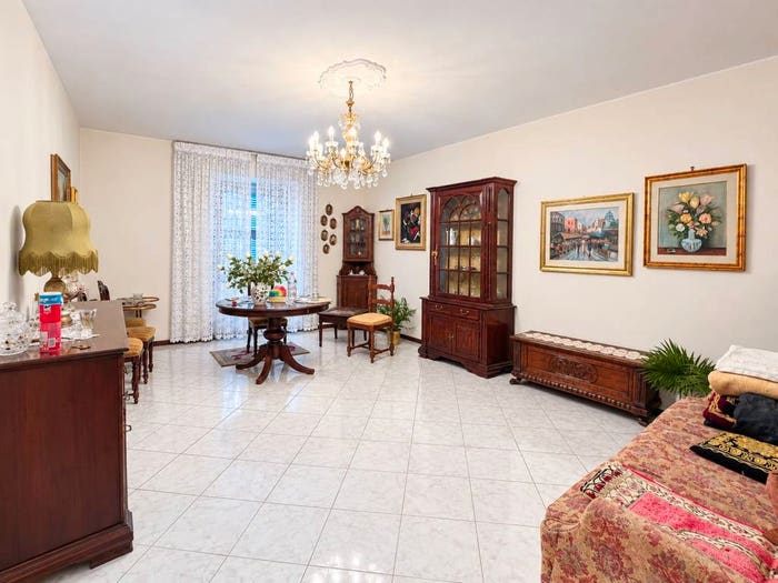 Appartamento con 5 locali in vendita in Via Roma, Centro, Ronciglione