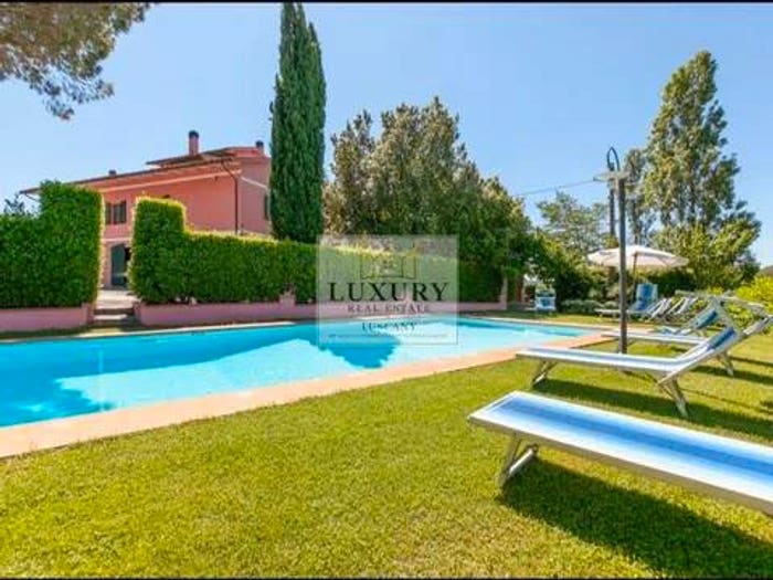 Casa con 6 locali in vendita in Via Postignano SNC, Fauglia