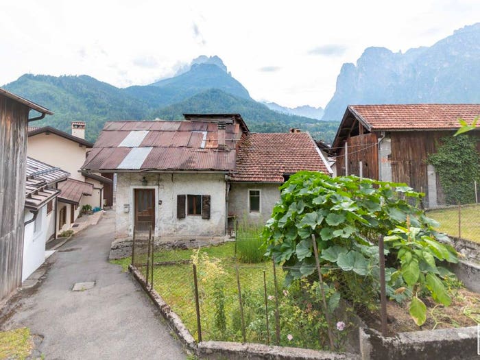 Casa con 6 locali in vendita in frazione Toccol, Agordo