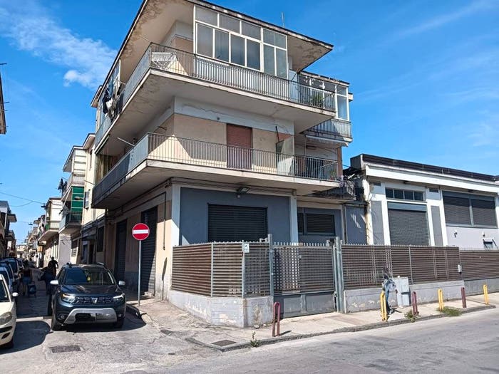 Appartamento trilocale in vendita in Via Ugo Foscolo, Arzano