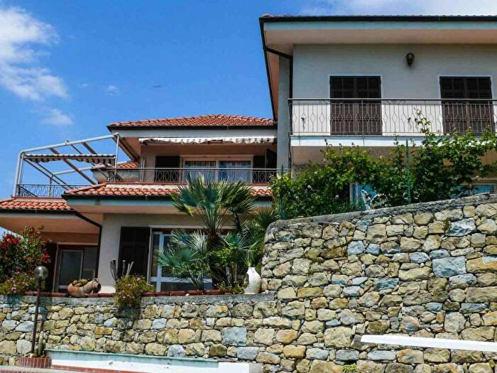 Casa quadrilocale in vendita in Via Provinciale, Vallecrosia