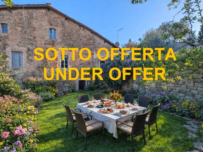 Appartamento trilocale in vendita in Via Cialdini, Centro, Montalcino