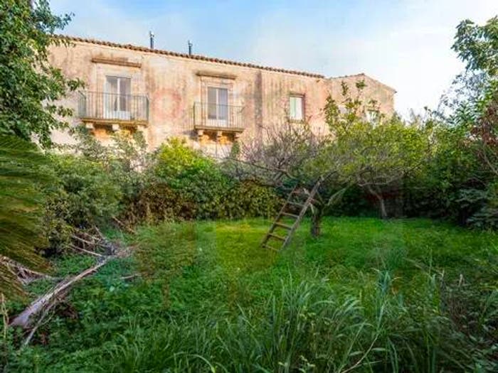 Casa con 6 locali in vendita in Chiaramonte Gulfi