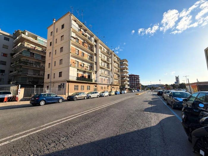 Appartamento trilocale in vendita in Via giambattista marino, Fuorigrotta, Napoli