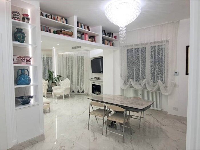 Appartamento quadrilocale in vendita in Via Evangelista Torricelli, Testaccio, Roma