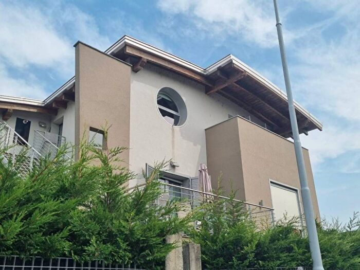 Casa con 6 locali in vendita in Via Fiordaliso, Centro, Massalengo