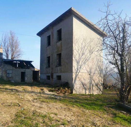 Casa con 6 locali in vendita in Alta Val Tidone