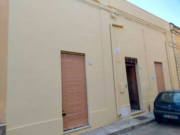 Appartamento con 6 locali in vendita in Via T Minniti, Centro, Guagnano