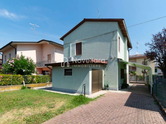 Casa con 5 locali in vendita in Corso Giuseppe Garibaldi, Centro, Novellara