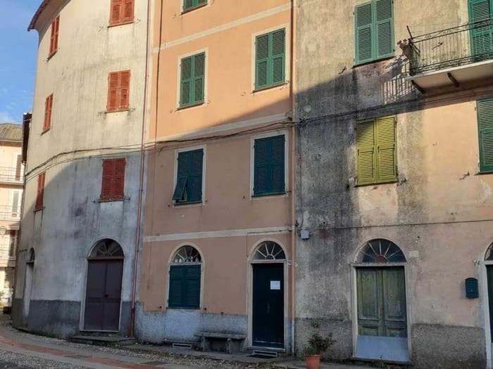 Casa con 6 locali in vendita in Via Al Santuario, Montebruno