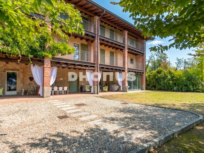 Casa con 6 locali in vendita in Via Lecchetto, Carvico
