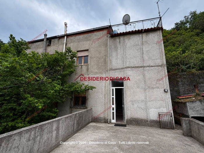 Casa quadrilocale in vendita in Contrada Scarapullì, Sant'Angelo di Brolo