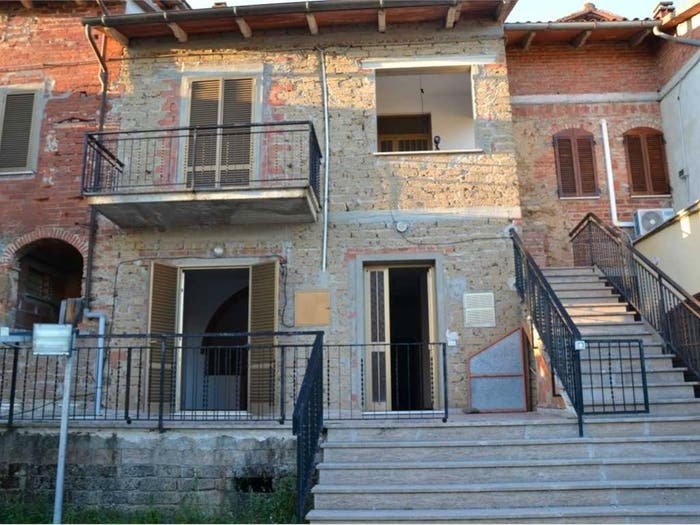 Casa con 6 locali in vendita in Lucignano