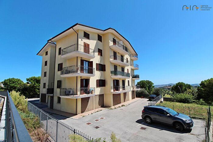 Appartamento quadrilocale in vendita in Via Circonvallazione Snc, Controguerra