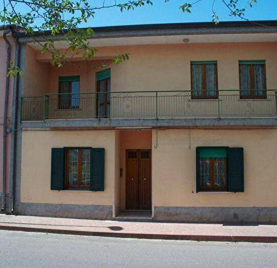 Casa con 6 locali in vendita in Via Giuseppe Mazzini, Perfugas