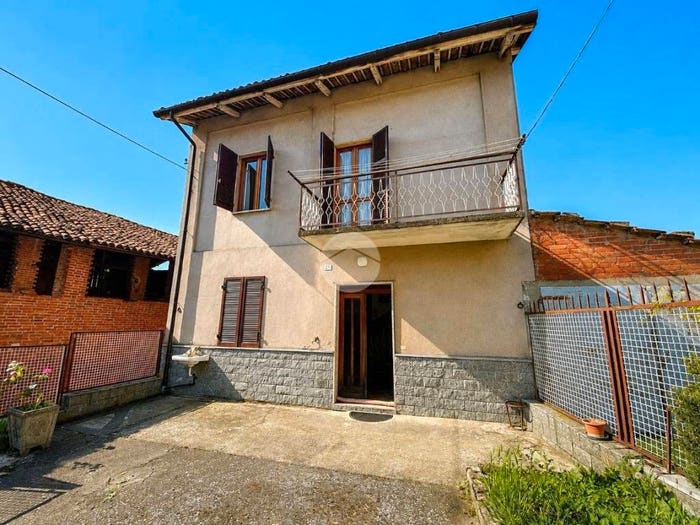 Casa con 6 locali in vendita in Via Umberto I, Cardona, Alfiano Natta