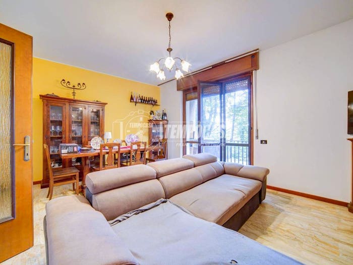 Appartamento trilocale in vendita in Via Isonzo, Buguggiate