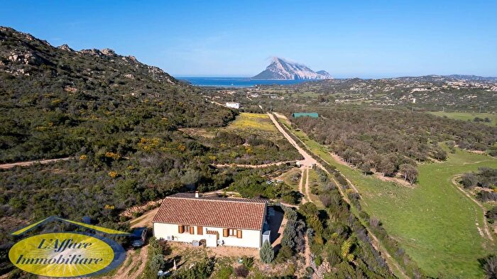 Casa con 5 locali in vendita in Vaccileddi Snc, Loiri Porto San Paolo