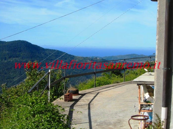 Casa con 6 locali in vendita in Via Settembre, Bajardo