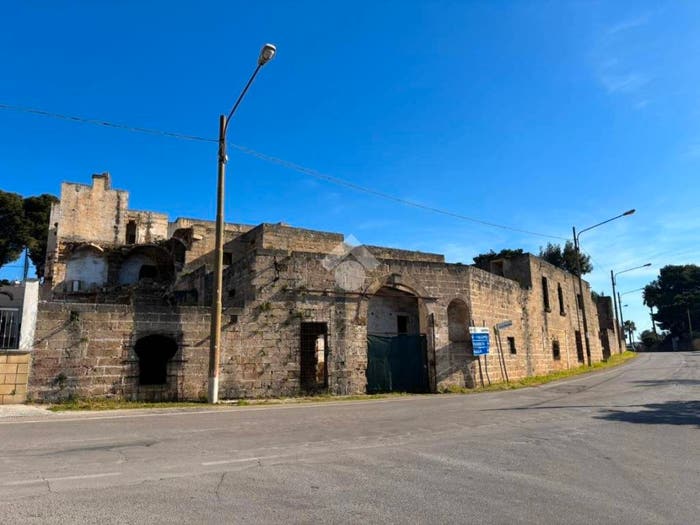 Casa con 6 locali in vendita in Via Rocci Perrella, Alezio
