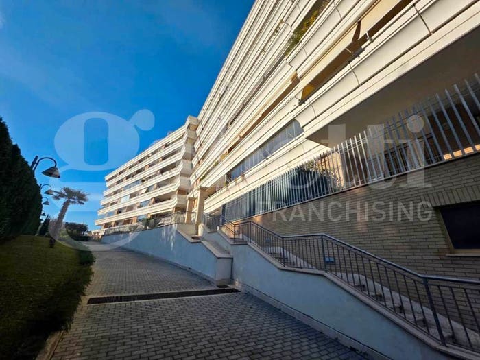 Appartamento trilocale in vendita in Via Riva Ligure, Pisana Bravetta, Roma