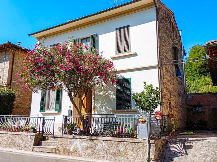 Casa con 6 locali in vendita in Via Alberi, Alberi, Montaione