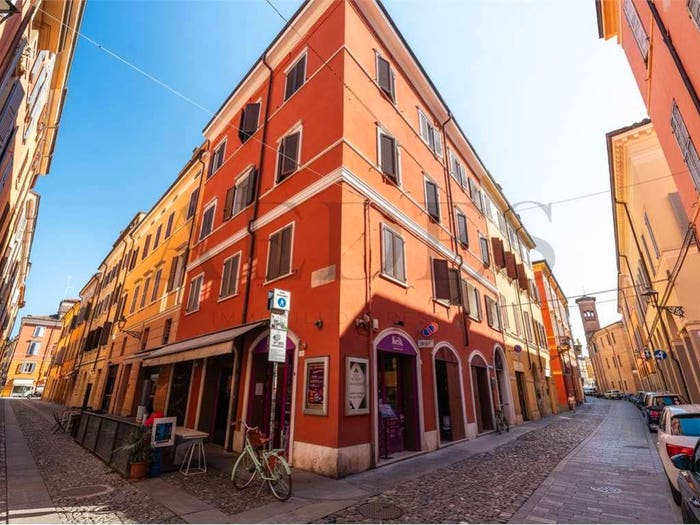 Casa con 6 locali in vendita in Centro Storico, Modena