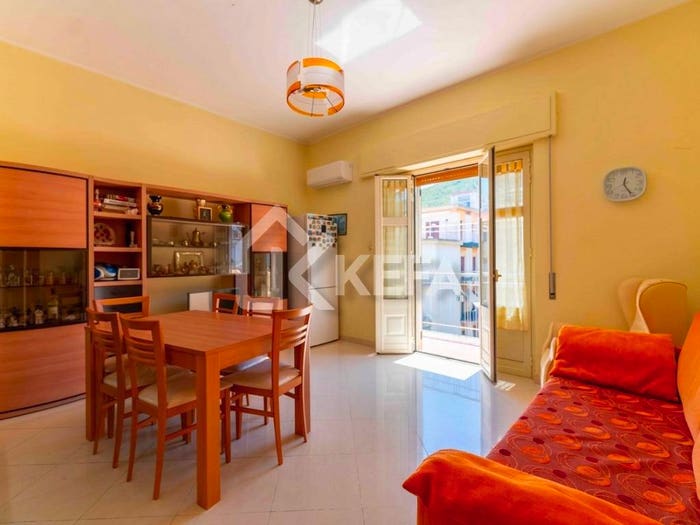 Appartamento con 6 locali in vendita in via Roma, Centro, Cefalù