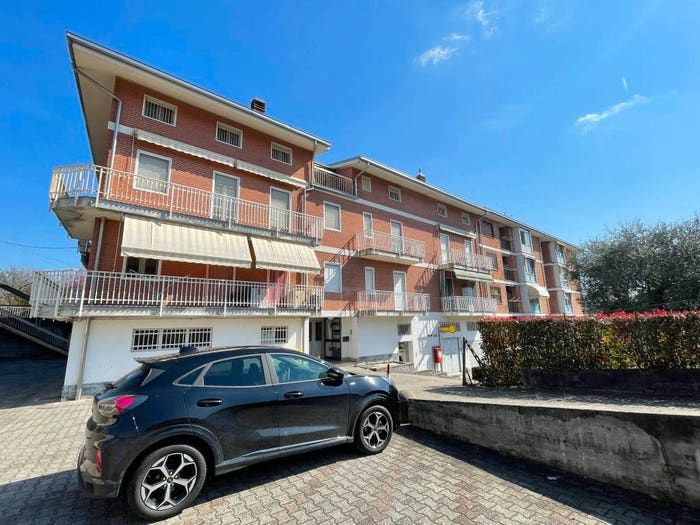 Appartamento con 5 locali in vendita in Via San Solutore, Centro, Caravino
