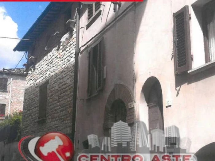 Appartamento con 5 locali in vendita in Via Ercole Ronconi Sigillo PG Italia, Centro, Sigillo