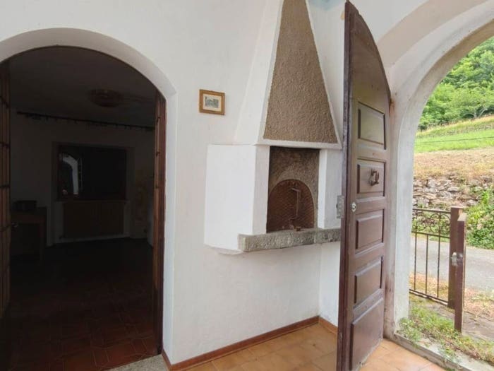 Casa con 6 locali in vendita in Via Villa di Cattognano, Comano