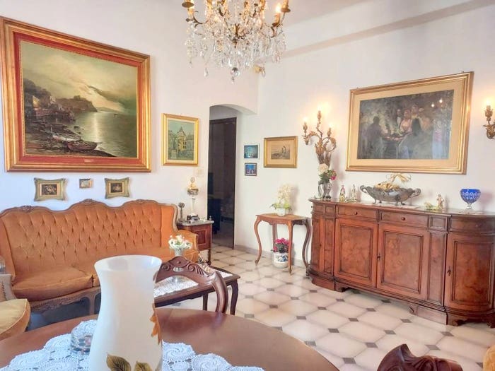 Appartamento quadrilocale in vendita in Via Canevari, Marassi, Genova