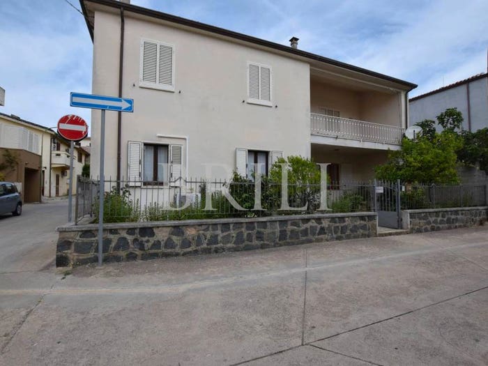 Casa con 6 locali in vendita in Via Don Luigi Sturzo, Luras