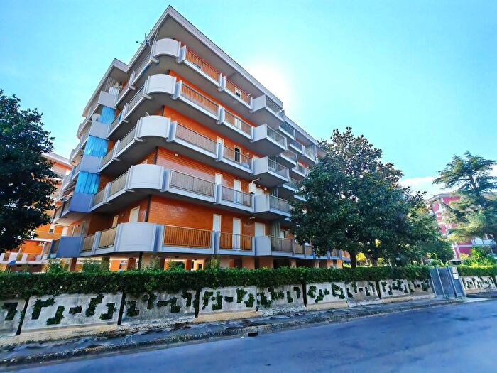 Appartamento trilocale in vendita in Via Sesia, Silvi