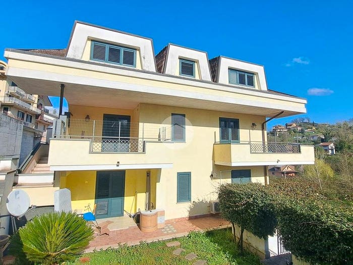 Casa quadrilocale in vendita in Via San Liberatore, Centro, Frosinone