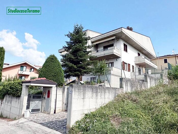 Casa con 6 locali in vendita in Via Francesco Marcacci SNC, Centro, Teramo