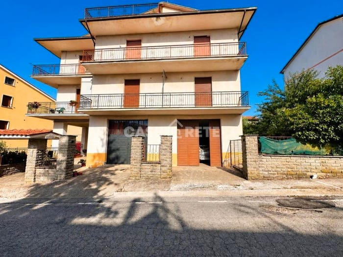 Appartamento con 5 locali in vendita in via della palombara, Vasanello