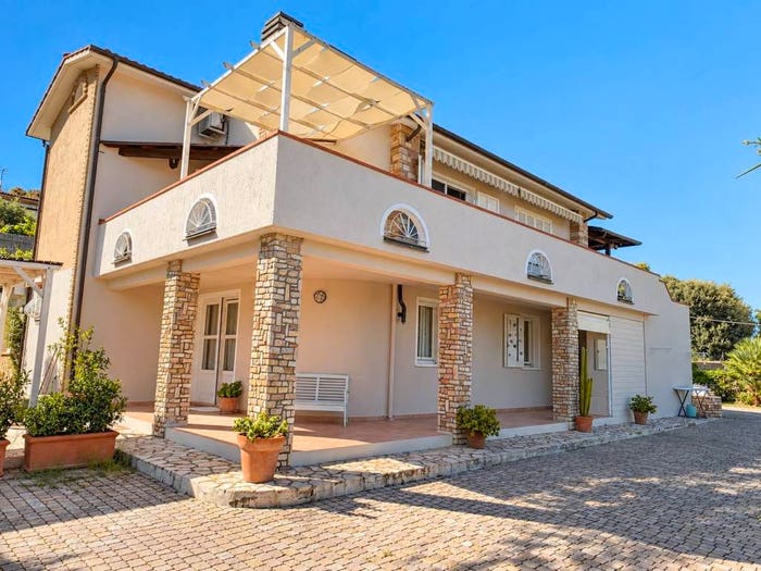Casa con 6 locali in vendita in Via Cellini, Centro, Portoferraio