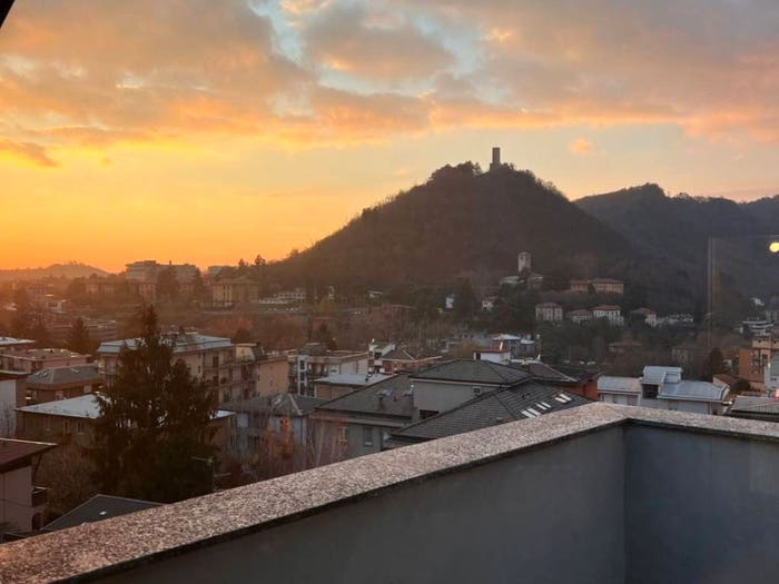 Casa con 6 locali in vendita in Via Innocenzo Guaita, Como Sole, Como