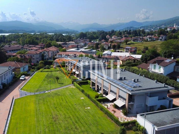 Appartamento con 5 locali in vendita in Via Calcinate, Gavirate
