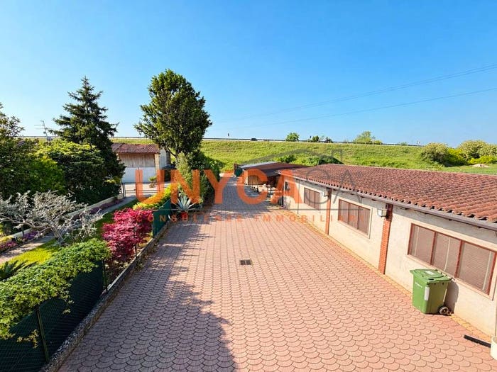 Appartamento trilocale in vendita in Via Brazze, Castiglione, Verona