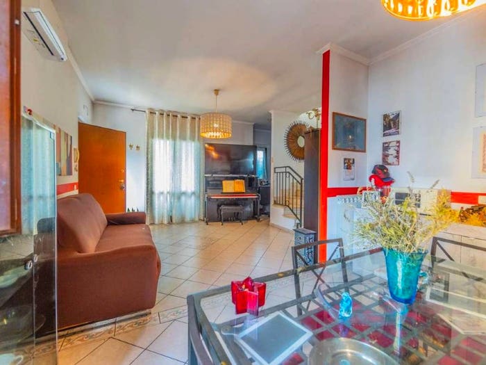 Casa trilocale in vendita in via Castronuovo di Sicilia, Borghesiana, Roma