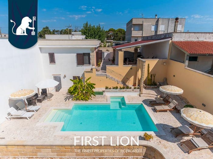 Casa con 6 locali in vendita in Via Aldo Moro, Giurdignano