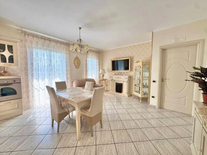 Appartamento trilocale in vendita in Via Francesco Pignatelli, Acerra