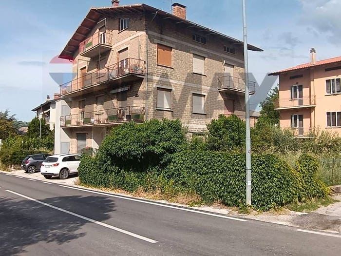 Appartamento con 6 locali in vendita in Via Aprile, Centro, Gualdo Tadino